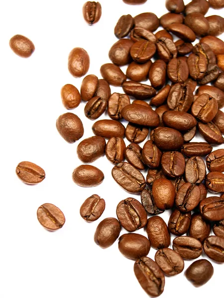 Kávová zrna na bílém pozadí — Stock fotografie