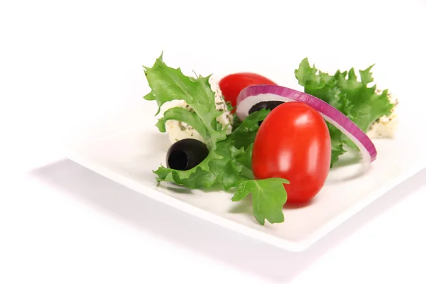 ホワイト上のモーションで新鮮な野菜 — ストック写真