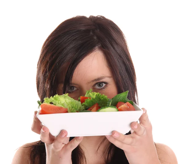 Schöne Frau mit frischem Salat — Stockfoto
