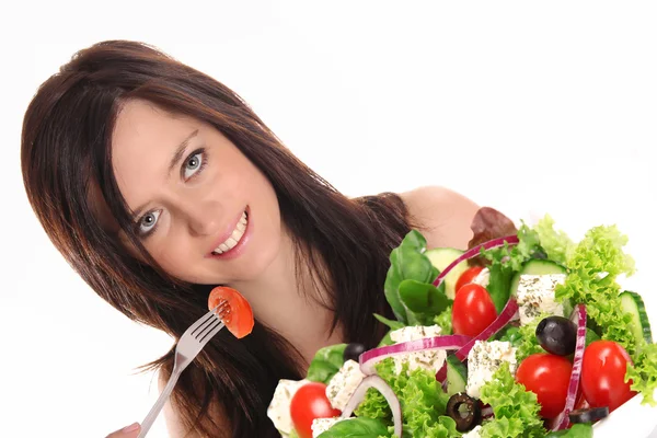 Krásná žena s čerstvým salátem — Stock fotografie