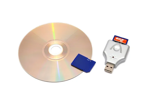 Leitor de cartão, unidade flash USB e cartão de memória — Fotografia de Stock