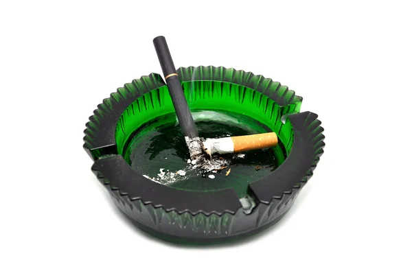 Aschenbecher und Zigarette — Stockfoto