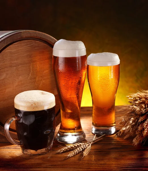 Stilleben med ett fat öl — Stockfoto
