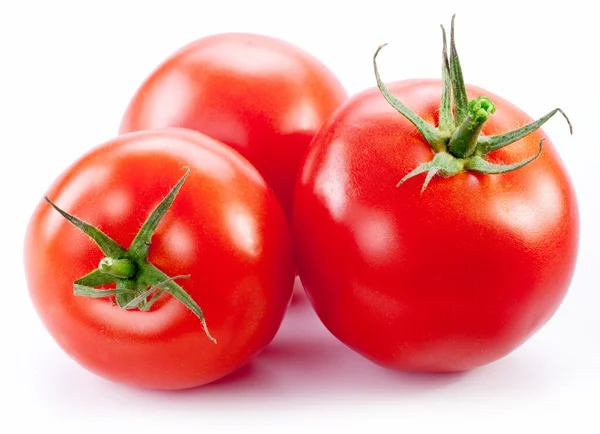 Rijpe tomaten geïsoleerd op een witte achtergrond. — Stockfoto