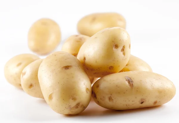 Kartoffeln auf einem weißen — Stockfoto