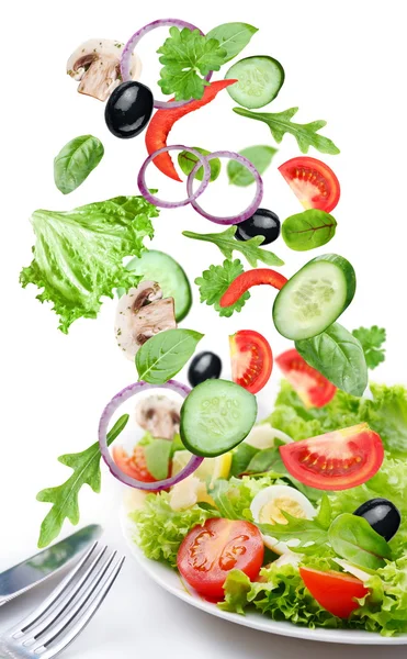 Fliegendes Gemüse - Salatzutaten. — Stockfoto