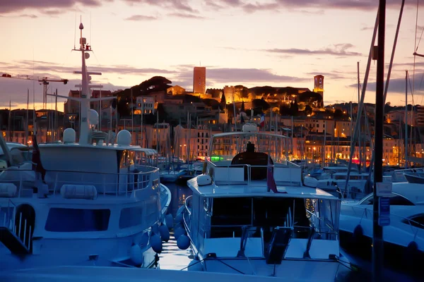 Cannes door avond — Stockfoto