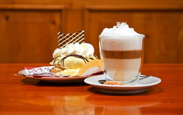 Cappuccino with dessert — Zdjęcie stockowe