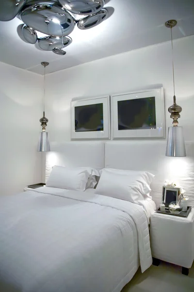 Dormitorio en colores blancos — Foto de Stock