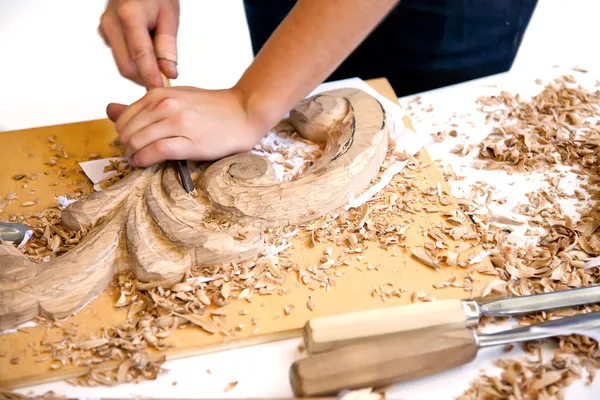Traditional craftsman carving — Stock Photo, Image