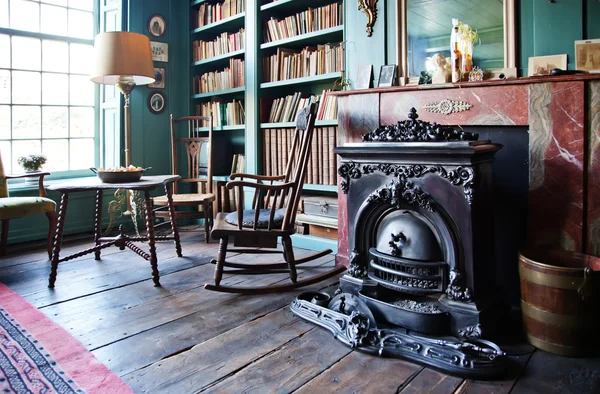 Interior with antique firepalce — Stock Photo, Image
