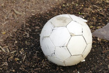 yıpranmış futbol topu