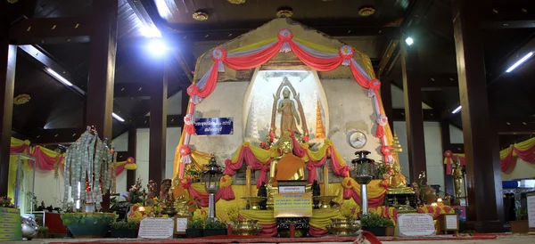 Inside buddhist temple — Stock Photo, Image