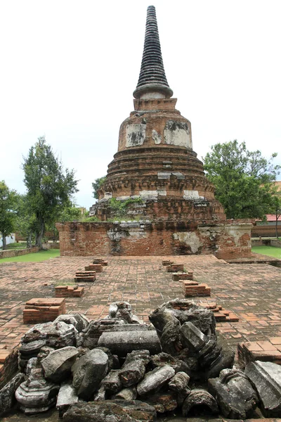 벽돌 stupa — 스톡 사진