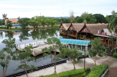 İskele ve Restoran Nehri üzerinde