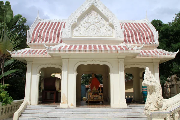 N biały świątyni Buddy — Zdjęcie stockowe