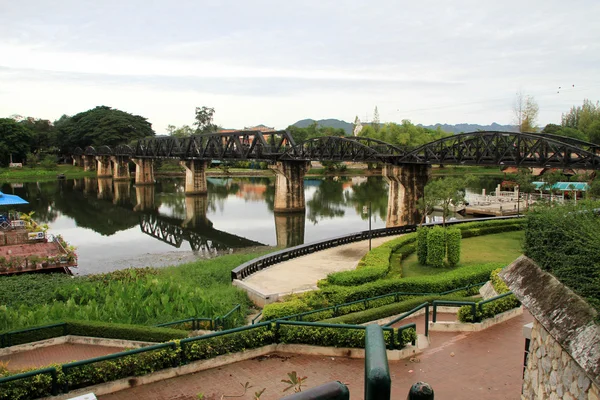 Мост и парк — стоковое фото