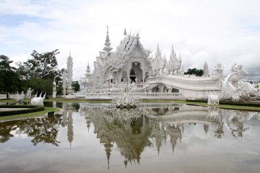 wat rong khun in de buurt van chiang rai