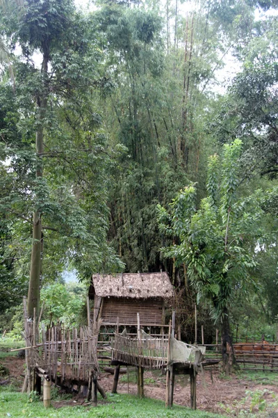 Pueblo cerca de Vang Vieng, Laos —  Fotos de Stock