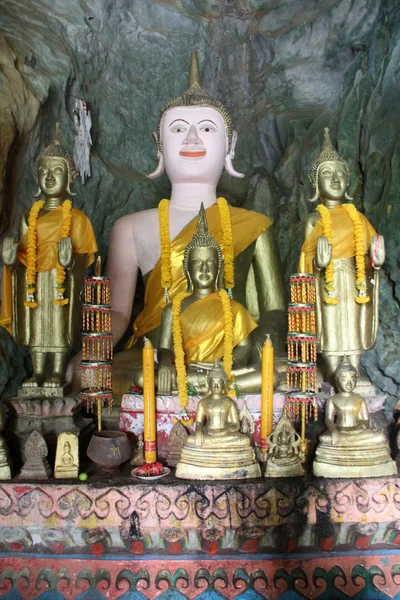 Buddha a barlangban — Stock Fotó