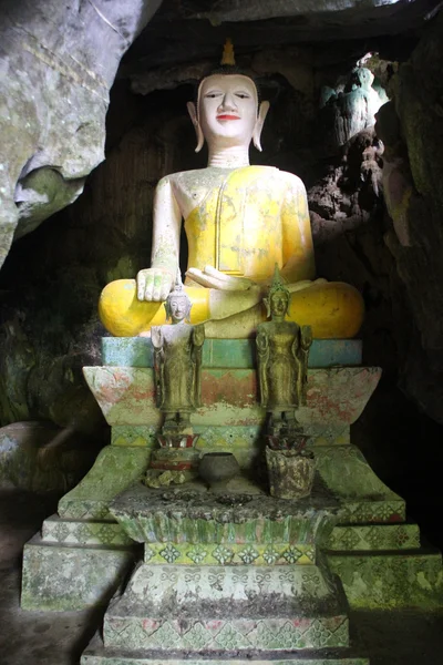 Buda en cueva — Foto de Stock