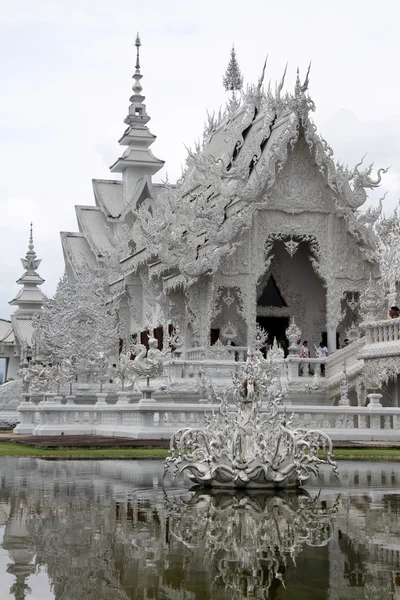 Wat rong khun in de buurt van chiang rai — Stok fotoğraf