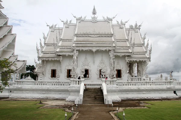 Wat Rong Khun cerca de Chiang Rai — Foto de Stock