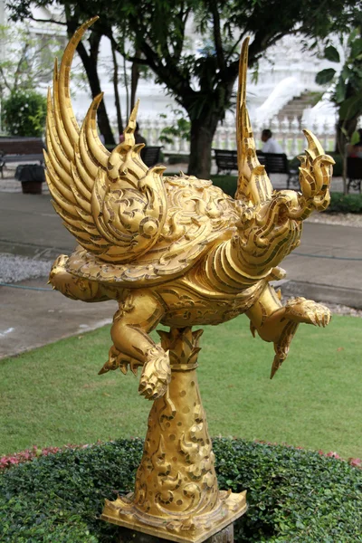 Ssulpture a wat rong khun közelében chiang rai — Stock Fotó