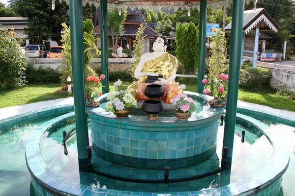Fontana con monaco — Foto Stock