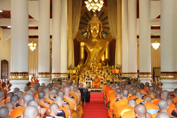 Los monjes se encuentran —  Fotos de Stock