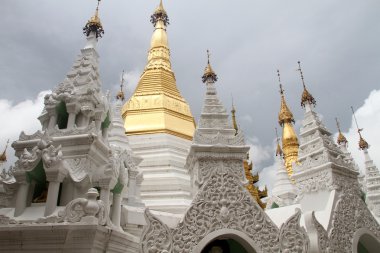 stupas shwe içinde dagon Selami