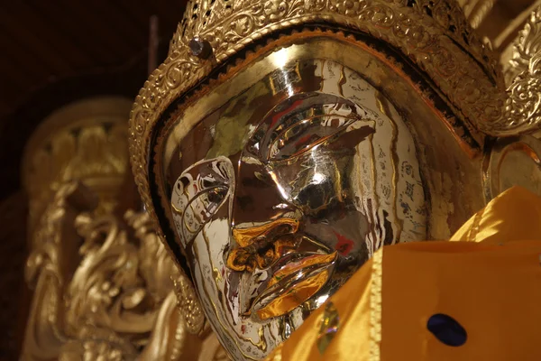 Обличчя золотого Будди — стокове фото