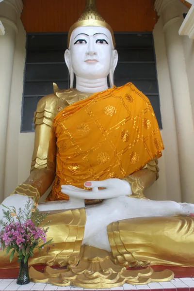 Білий Будди — стокове фото