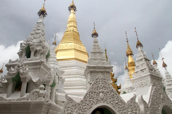 Stupas i shwe dagon paya — Stockfoto