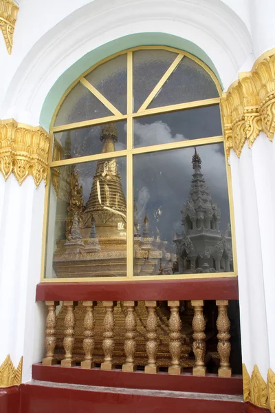 Okno chrámu — Stock fotografie