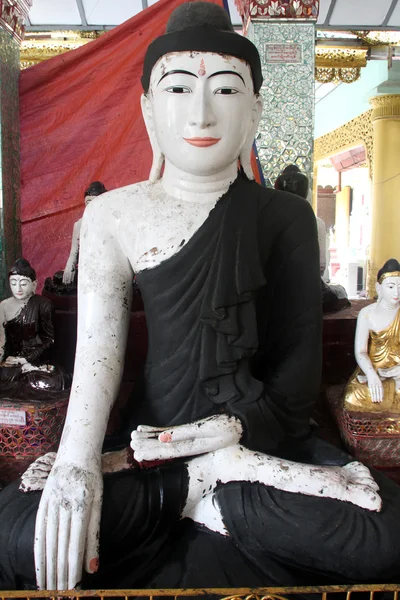 Wihite Buda karanlık elbise ile — Stok fotoğraf