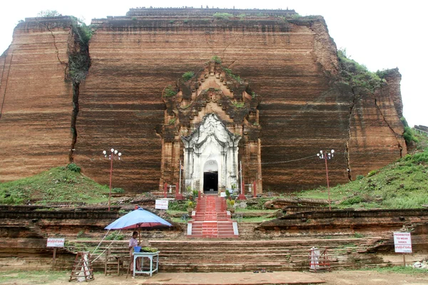Vechi cărămidă stupa — Fotografie, imagine de stoc