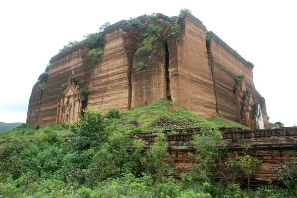 Vieux stupa en brique — Photo