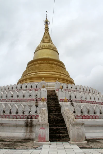 Golden stupa in Mingun, Mandalay, Myanmar — Stock Photo, Image