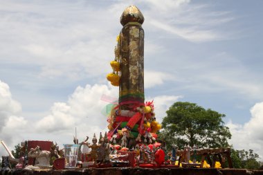 Phallus on the shrine clipart