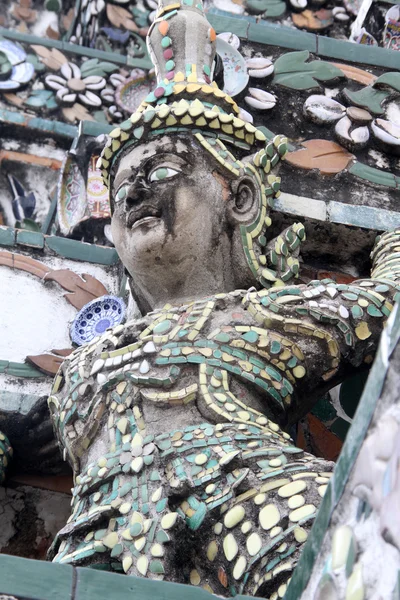 Estátuas em wat Arun — Fotografia de Stock
