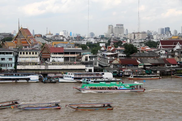 Båtar i bangkok — Stockfoto
