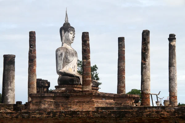 Bouddha et colonnes — Photo