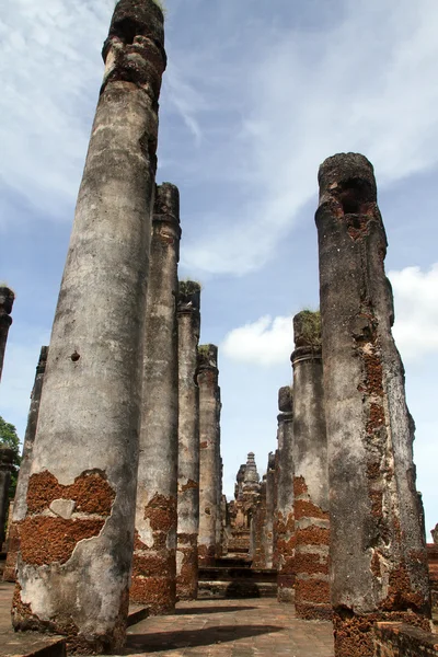 大きな煉瓦造りの柱 — ストック写真