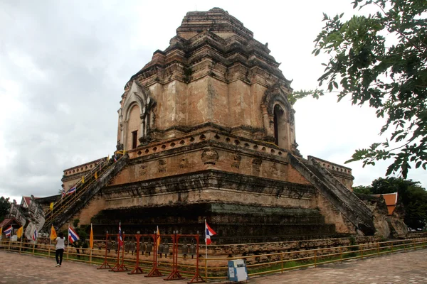 Ruines en wat Chedi Luang — Photo