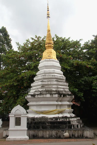 Vit stupa — Stockfoto