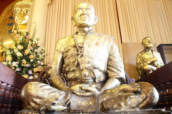黄金の僧侶と仏像 — ストック写真