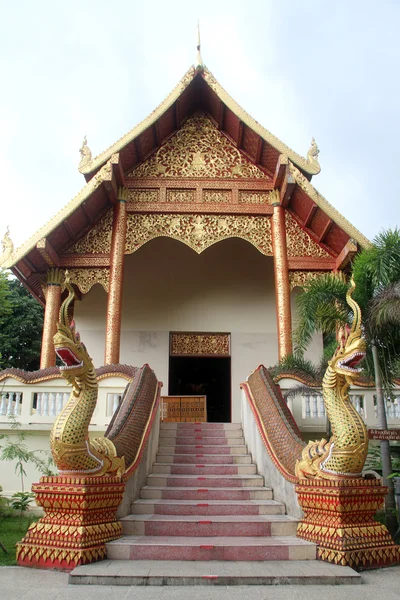 Templo en Wat Phra Que Doi Ngam Muang, Chiang Rai, Tailandia —  Fotos de Stock