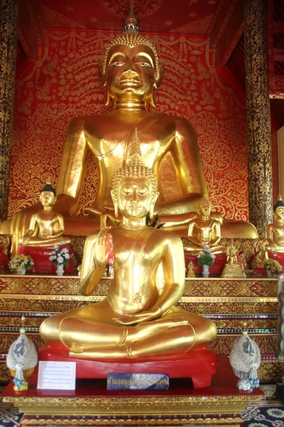 Золотые Будды — стоковое фото