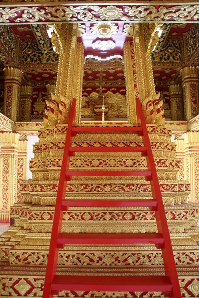 Всередині буддійський храм — стокове фото